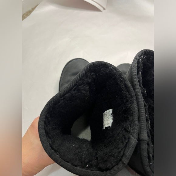 UGG Essential Short Leather Boot Sz 10 Black Water Resistant - Picture 8 of 13